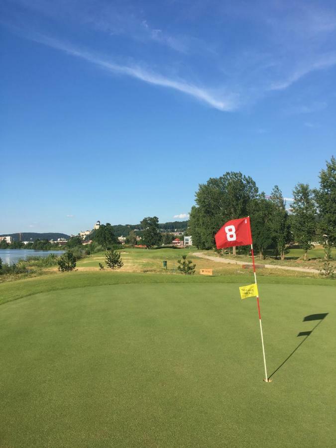 Trenčín Greenbay Golf Apartments מראה חיצוני תמונה