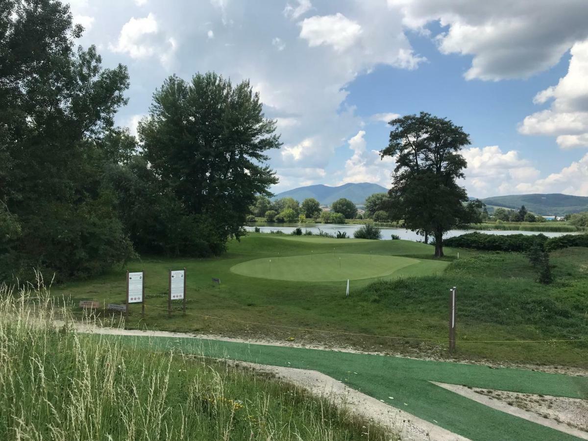 Trenčín Greenbay Golf Apartments מראה חיצוני תמונה