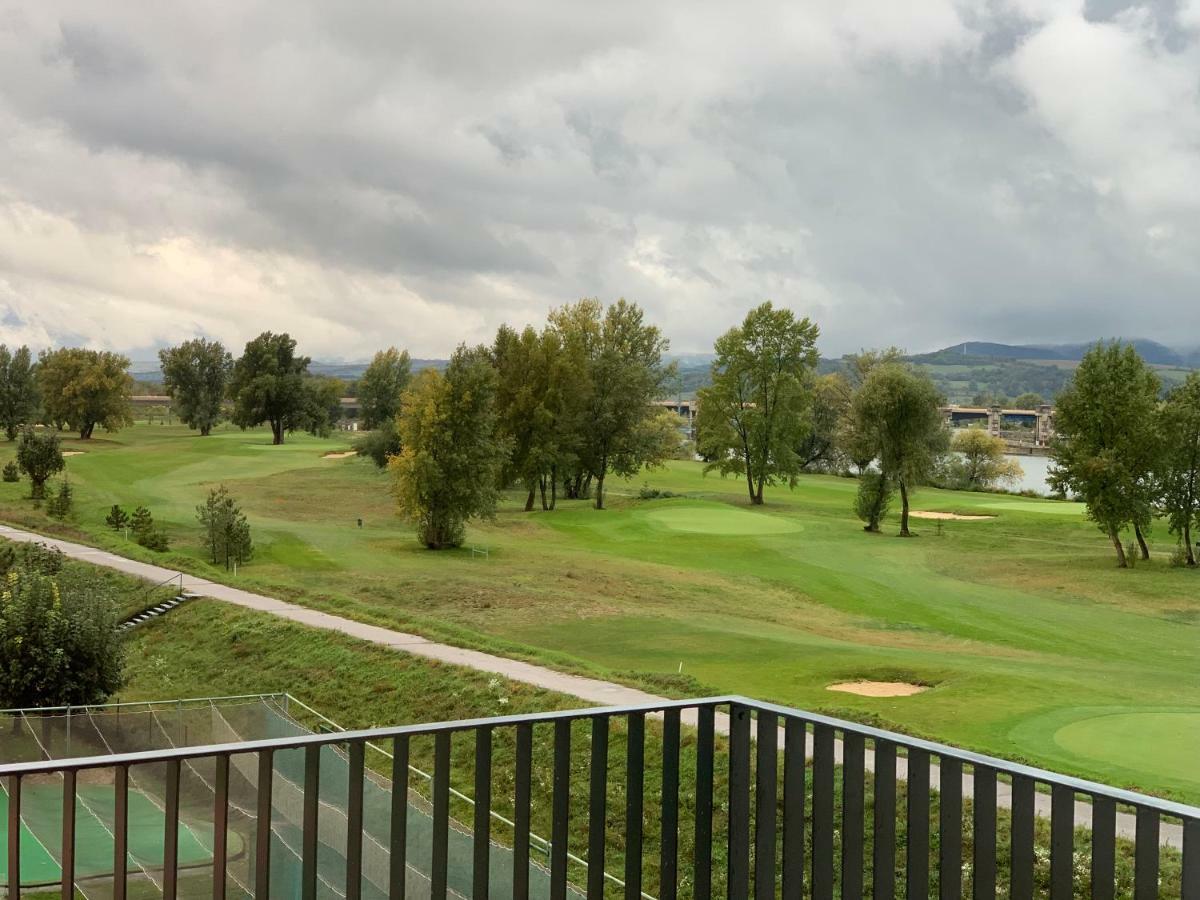Trenčín Greenbay Golf Apartments מראה חיצוני תמונה