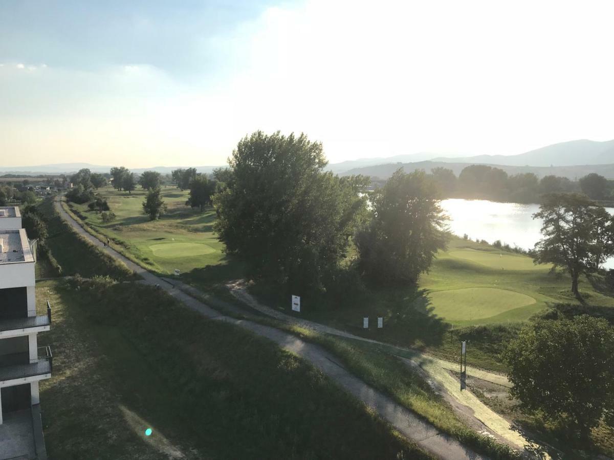 Trenčín Greenbay Golf Apartments מראה חיצוני תמונה